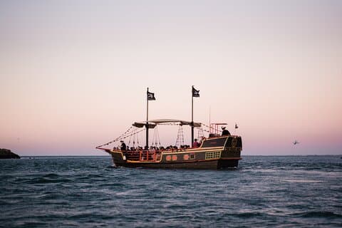 Crucero al atardecer en barco pirata en Mandurah