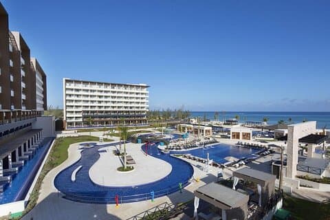 Privat flygplatstransfer till Royalton Blue Water Resort