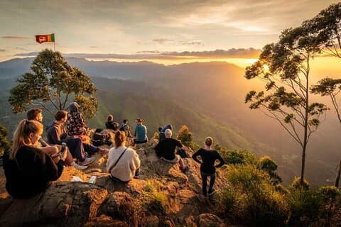 1 noche de atardecer y la experiencia del amanecer en la estación de la colina (Ella)