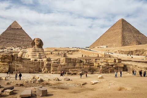 8-Hours Private Tour Pyramids and Egyptian Museum with Pick Up