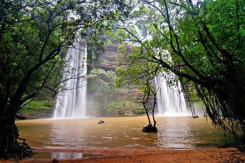 Eine Reise zu den Boti Twins Falls und dem botanischen Garten von Aburi
