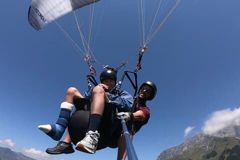 Vuelo en tándem de 30 minutos desde la cima de Brunni