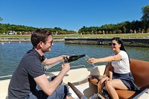 Versailles Golf Cart Guided Tour and Romantic Boat with Champagne