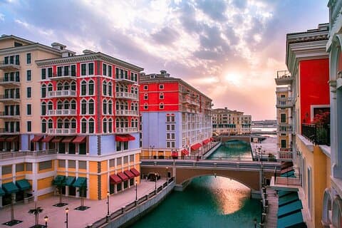 Privat fotoshoot i Doha i bil til Katara Village, The Pearl, Souq Waqif, MIA