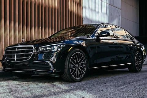 First-Class Experience: Premium Door-to-Door Transfer to Aqaba