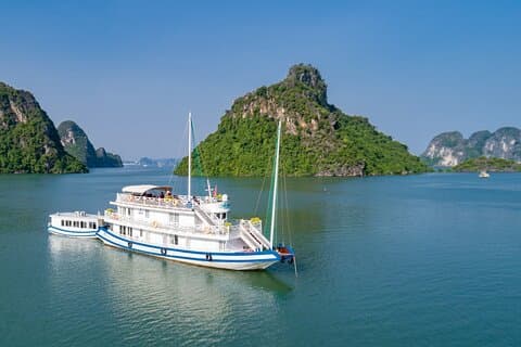 Private Charter Overnight Cruise in Halong Bay