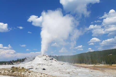 Yellowstone's Upper Geyser Basin: A Self-Guided Audio Tour