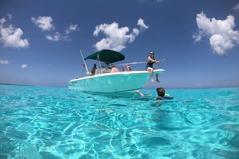 Experiencia privada de esnórquel y charter en Cozumel