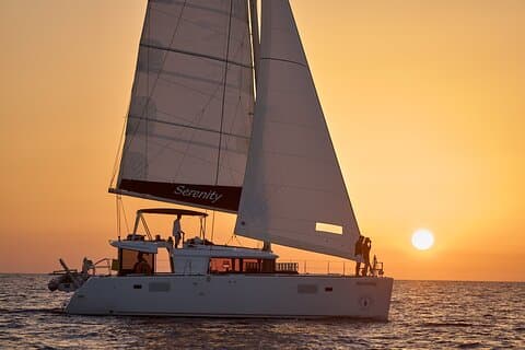 Santorini Oia: Private Sunset Cruise with Fresh Fish BBQ & Drinks