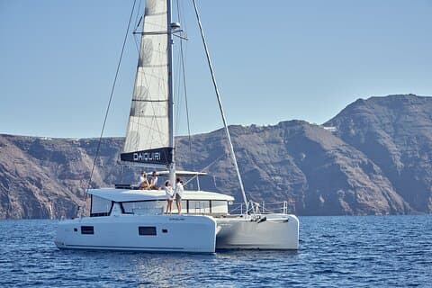 Santorini Oia: Private Day Cruise with Fresh Fish BBQ & Drinks