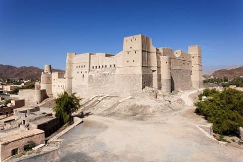 Nizwa & Bahla Forts, Souq, Jabreen Castle från Muscat / Nizwa