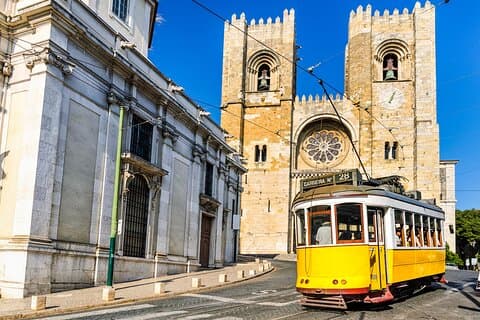 Tour Privado de 3 Días - Lisboa, Sintra, Fátima, Nazaré y Óbidos desde Lisboa