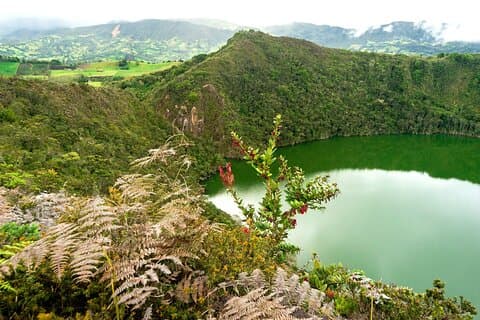 Tour Privado a Guatavita: Laguna Mística, Pueblo y Almuerzo.