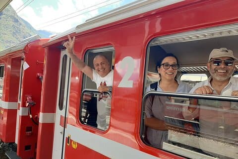 Intieme kleine groep Bernina UNESCO schilderachtige trein op Zwitserse Alpen