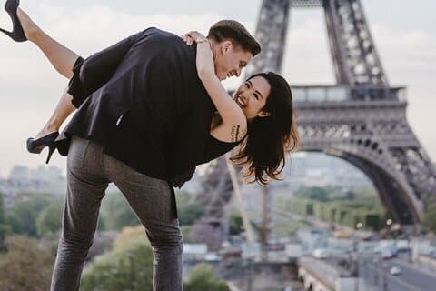 Servizio fotografico VIP romantico a Parigi con champagne e trasferimenti privati