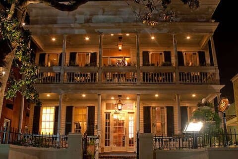 City of the Dead : The Dark Hauntings of Charleston (死者の街:チャールストンの暗いお化けたち)