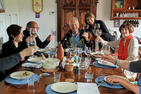 Experiencia gastronómica con mortadela en la campiña italiana