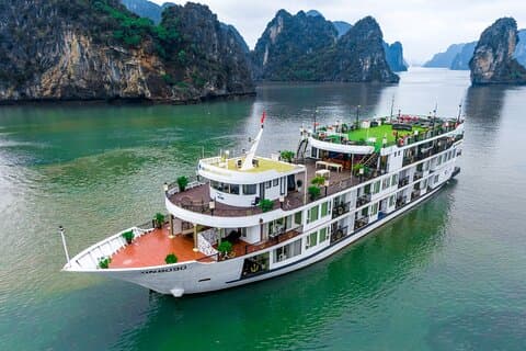 2D/1N na AQUAMARINE CRUISES: Transfer, Refeições, Caverna, Ilha e Praia