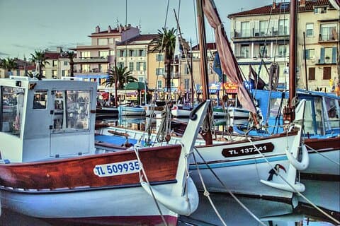 Traslado privado de Marsella a Niza, parada de 4 horas en Cannes