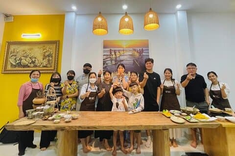 Lezione privata di cucina tradizionale e Pho con ragazza locale