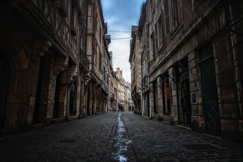 Secrets of Dijon: Explore the City with Clues and Stories