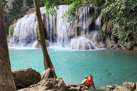 Privat tur: Kanchanaburi Erawan Waterfall Tour fra Bangkok