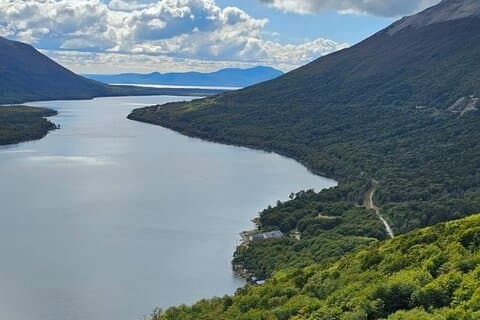 Escondido and Fagnano Lake Tour with Guide in Ushuaia