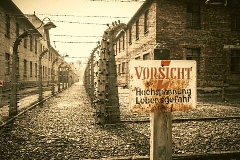 Ab Warschau: Tagestour nach Krakau und Auschwitz mit dem Zug