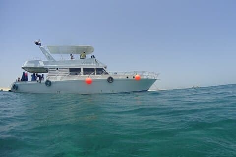 Hurghada Hula Hula Zwemmen en lunch en watersport