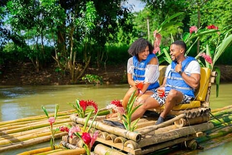 Paardrijtocht met Bamboo Rafting & Limestone Massage Combo uit Montego Bay