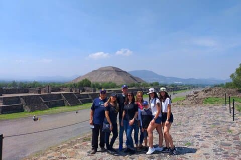 Grupp reducerad till pyramiderna i Teotihuacan och basilikan i Guadalupe