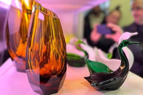 Tour privato di cristallo di Boemia e vetro dell'UNESCO, pranzo + birra locale
