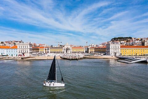 Private sailboat tour in Lisbon