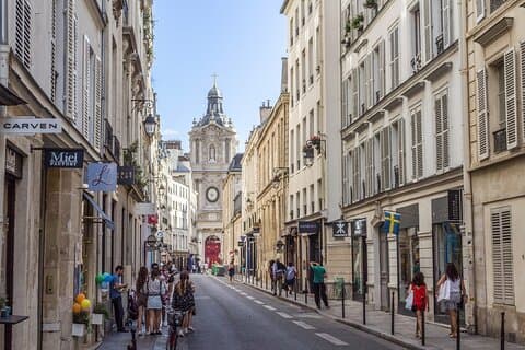 Tour privato Le Marais con falafel e degustazione di vini e ritiro
