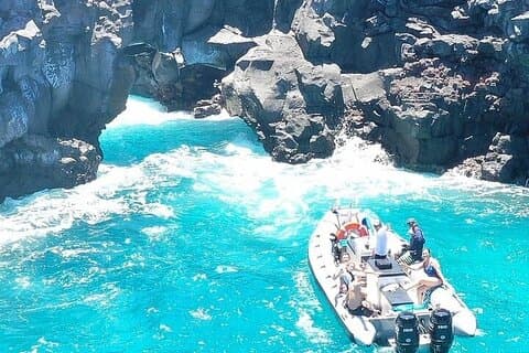 Dolphin, Sea Cave & Captain Cook Snorkel Combo in Kealakekua Bay