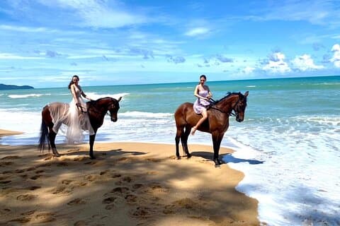 Reiten am Strand in Phuket