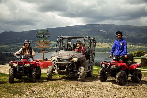 ATV-Erlebnis über den Neusa-Stausee von Bogota aus