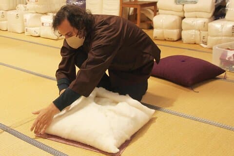 Lassen Sie uns einen Zabuton herstellen Probieren Sie Baumwollfüllung mit Futon Craftsman aus