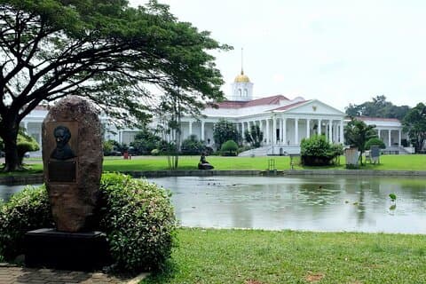 Tour del giardino botanico e del parco in miniatura dell'Indonesia