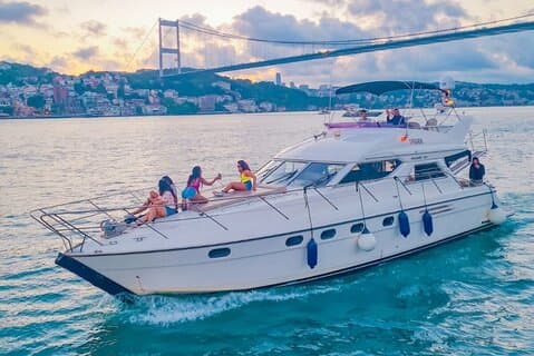 Bosphorus cruise med 15m yacht for private grupper