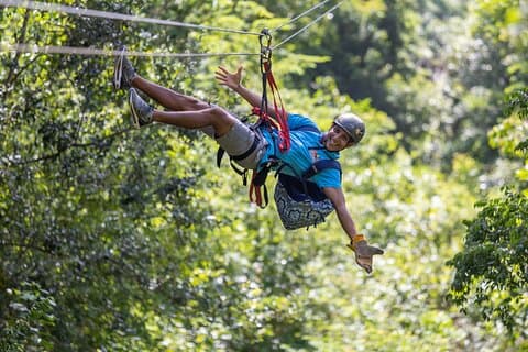 Ultimativer Abenteuertag mit Pferd, Seilrutsche und Geländefahrzeug in Mahogany Bay
