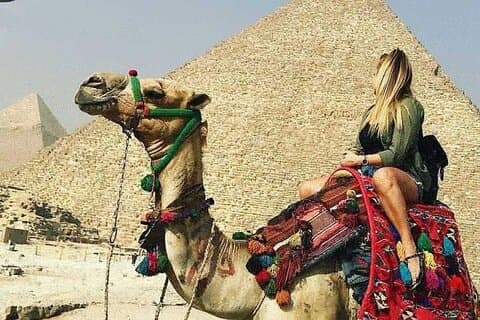 1 Hour Camel Ride At Pyramids of Giza