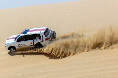 Hele dag woestijnsafari in Qatar: dune bashing, sandboarden, kamelen