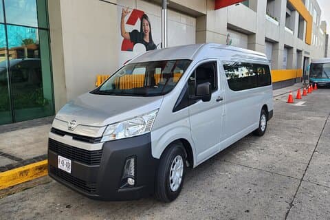 Private Airport Shuttle to San Salvador – Van Service ( one way)
