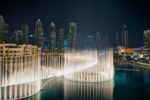 Moderne Dubai-Nachttour mit Burj Khalifa und Springbrunnen-Show