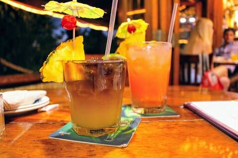 Crociera privata al tramonto al Tiki Bar a Honolulu