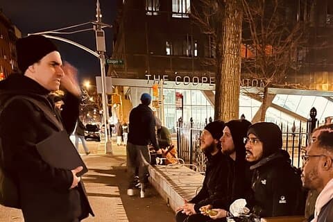 Tour a piedi del villaggio infestato di New York City