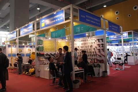 Private Guangzhou Business Tour to Visit Factory and Local Market