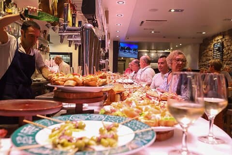 Visite gastronomique et viticole de Saint-Sébastien avec expérience du dîner du club basque