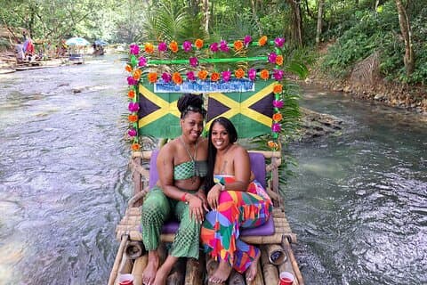 Aventura de rafting de bambu com calcário